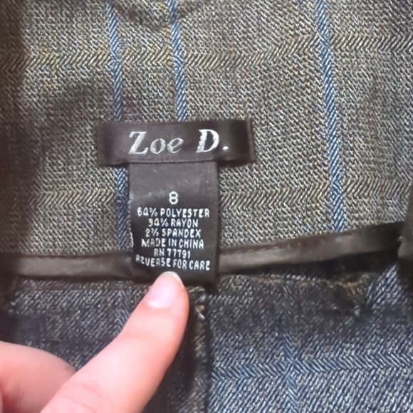 Neutral pencil skirt with matching belt. - Picture 5 of 5